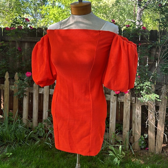 NEW Free People Bubbly Mini Dress
Statement Sleeves
Bright Orange Size M - Picture 3 of 6